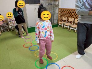 2月リトミック　ケンケンパ２